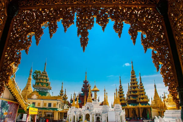 Shwedagon Paya pagode. Yangon, Myanmar — Stockfoto