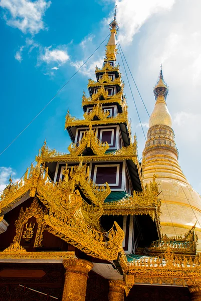 Shwedagon Paya pagoda. Yangon, Myanmar — Stockfoto