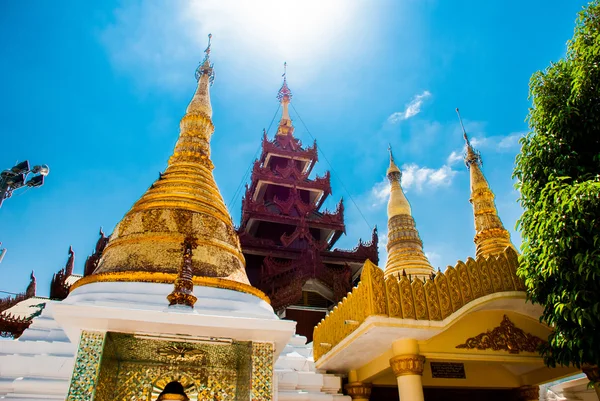 Pagoda Shwedagon Paya. Yangón, Myanmar —  Fotos de Stock
