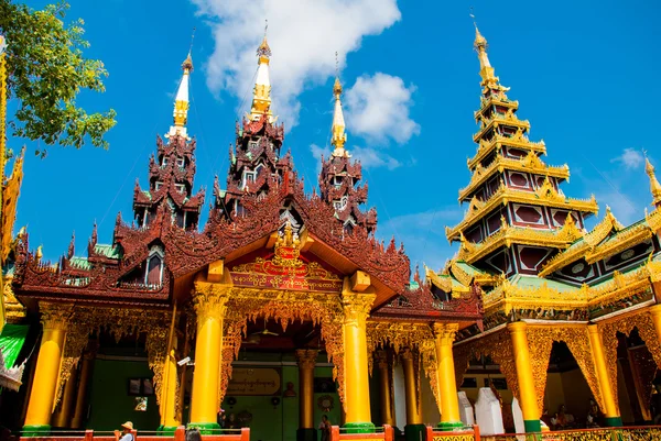 Pagoda Shwedagon Paya. Yangón, Myanmar — Foto de Stock