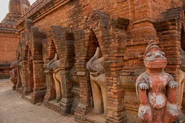 小さな彫刻。バガン、ミャンマーの古代寺院 — ストック写真