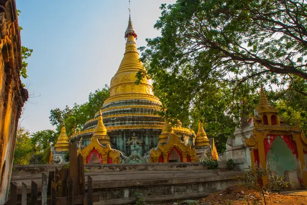 Pagoda. Amarapura, Myanmar. Birmy. — Zdjęcie stockowe