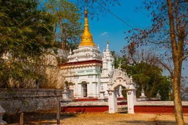 Budist Pagoda küçük bir kasaba Sagaing, Myanmar