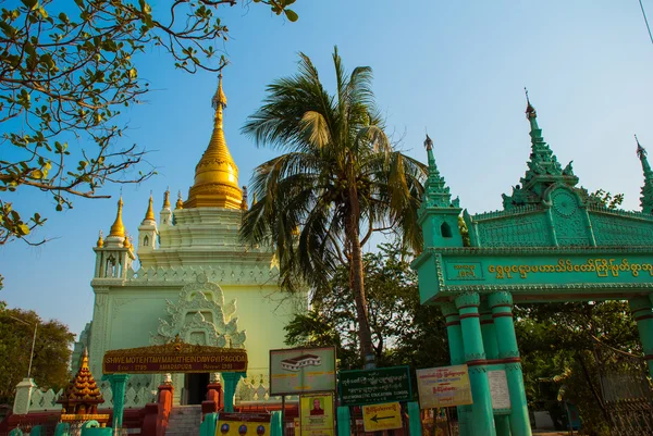 Pagoda. Amarapura, Myanmar. Barma. — Stock fotografie