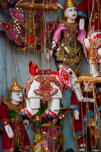 Gün Pazar. Myanmar. Burma.