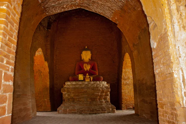 Het interieur van de tempel. Een fragment van een muur in de tempel. Bagan, Myanmar — Stockfoto
