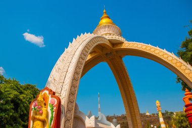 Budist Pagoda küçük bir kasaba Sagaing, Myanmar