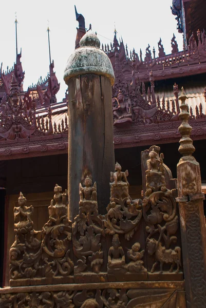 Shwe w bin kyaung to drewna tekowego klasztor w Mandalaj, myanmar — Zdjęcie stockowe