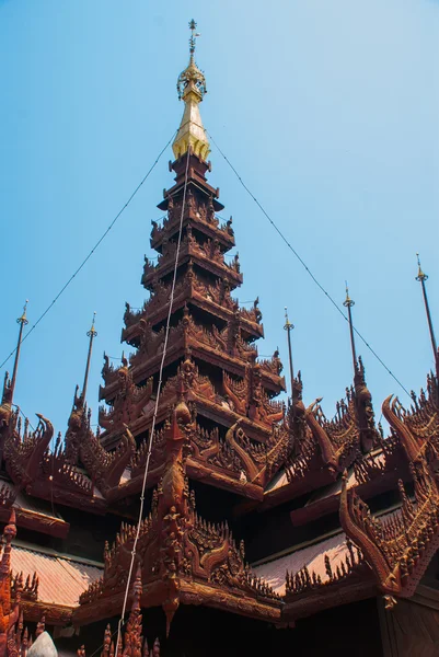 Shwe in bin kyaung is houten teak klooster in mandalay, myanmar — Stockfoto