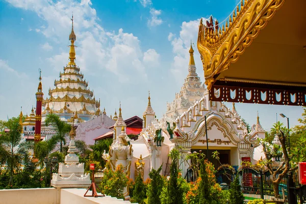 Kyauk Taw Ghage pagoda, Mandalay, Myanmar — стоковое фото