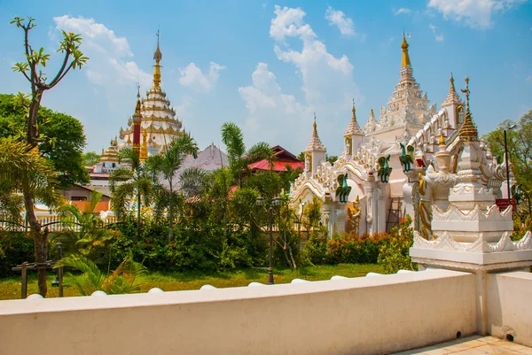 Kyauk Taw Gyee pagode, Mandalay, Myanmar — Stockfoto