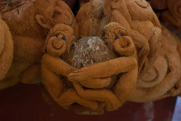 The souvenir is made of coconut. Monkey. Myanmar. Burma. — Stock Photo, Image