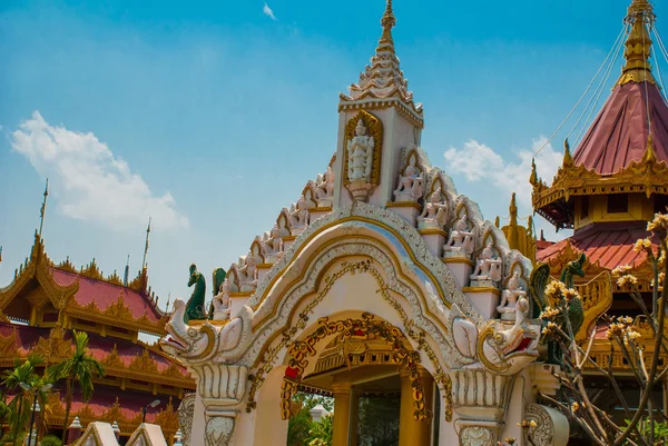 Kyauk István Gyee pagoda, Mandalay, Mianmar — Stock Fotó