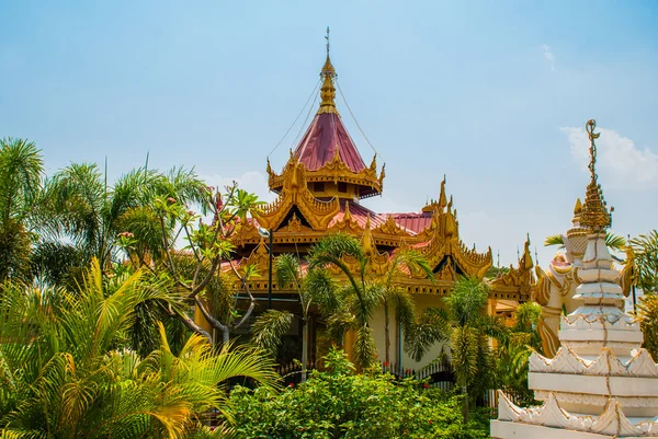 Kyauk István Gyee pagoda, Mandalay, Mianmar — Stock Fotó