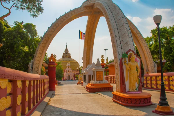ミャンマー サガイン、小さな町で仏教の仏塔 — ストック写真