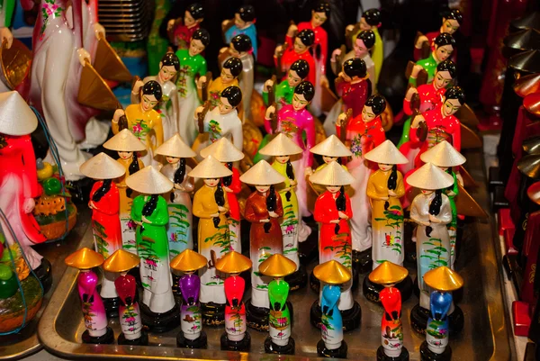 Night market. Souvenirs for tourists. Nha Trang, Vietnam. — Stock Photo, Image