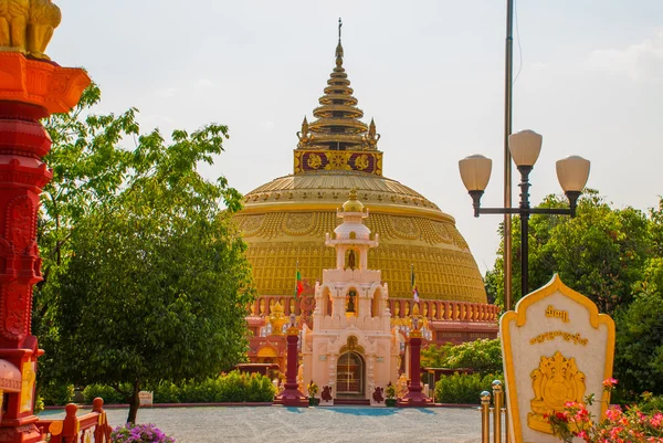 Budist Pagoda küçük bir kasaba Sagaing, Myanmar
