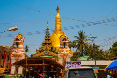 Shwemawdaw Pagoda, Myanmar Bago, Chinthe. Burma.