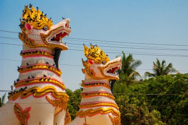Shwemawdaw Pagoda, Myanmar Bago, Chinthe. Burma.