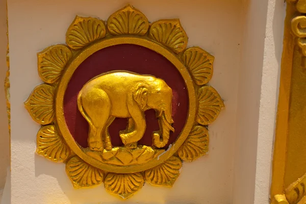 Fragmento de um elemento decorativo com a imagem de um elefante. Pagode da Cobra. Bago, Pegu. Myanmar. Birmânia . — Fotografia de Stock