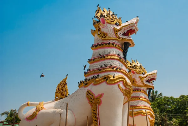 Chinthe à la pagode Shwemawdaw, Bago au Myanmar. Birmanie . — Photo