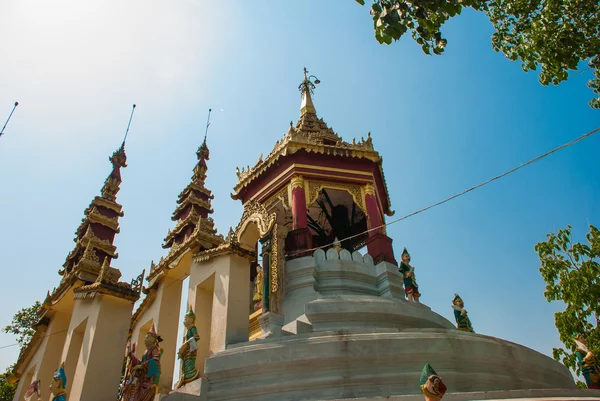 Egy töredéke a Golden díszítőelem. Bokor. Myanma. Burma. — Stock Fotó