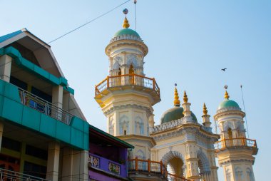Mawlamyine, Myanmar, mainstreet güzel cami ile. Myanmar. Burma.