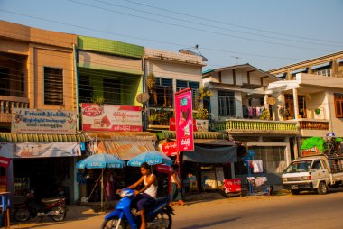 Sokak evleri ile. Mawlamyine. Myanmar. Burma.