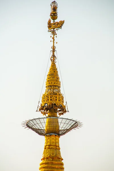 Golden rock lub Kyaiktiyo pagoda. Myanmar — Zdjęcie stockowe