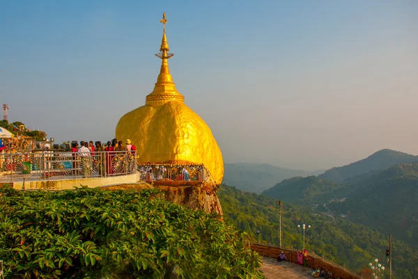 Golden rock or Kyaiktiyo pagoda with blue sky background, Myanmar — Stock Photo, Image