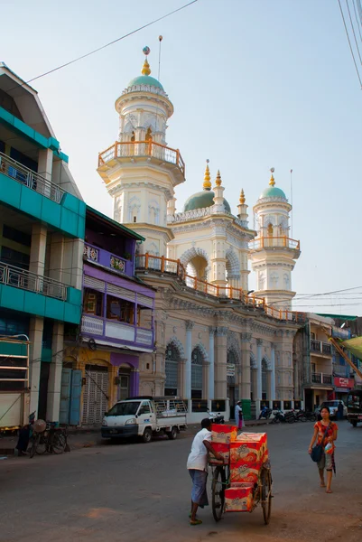 Mainstreet Pindaya, Birma, z piękny Meczet. Myanmar. Birmy. — Zdjęcie stockowe