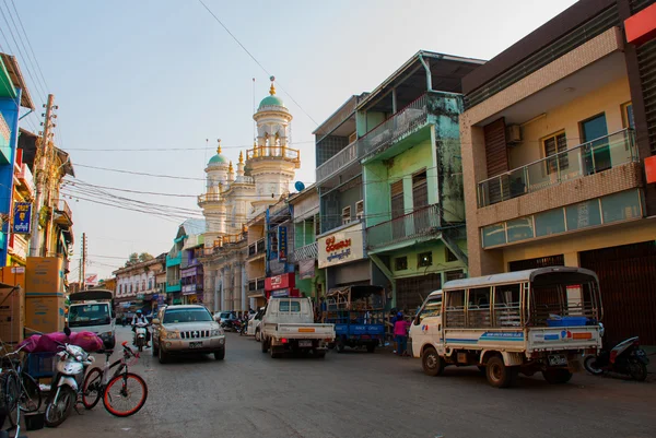 モーラミャインのメインストリート。ミャンマー。ビルマ. — ストック写真