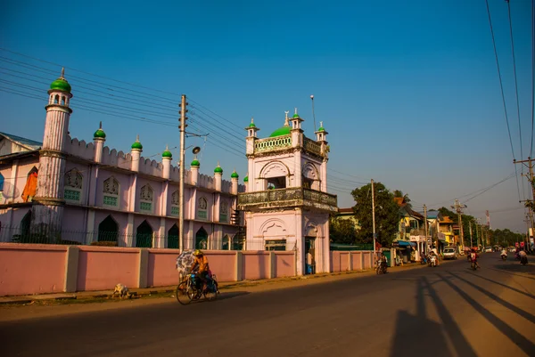 Frumoasă moschee. Birmania. Mawlamyine, Myanmar . — Fotografie, imagine de stoc