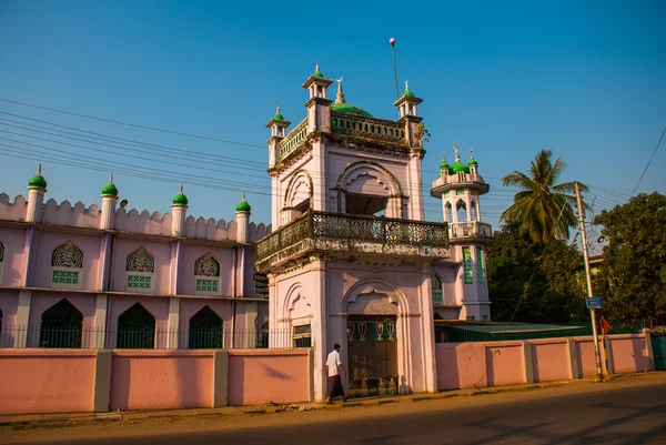 Bela mesquita. Birmânia. Mawlamyine, Mianmar . — Fotografia de Stock