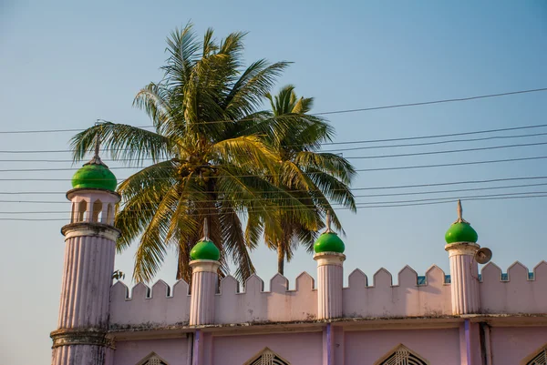 美しいモスク。ビルマ。モーラミャイン、ミャンマー. — ストック写真