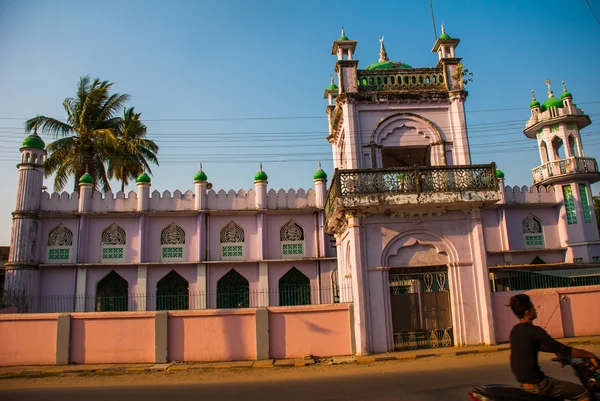 Bela mesquita. Birmânia. Mawlamyine, Mianmar . — Fotografia de Stock