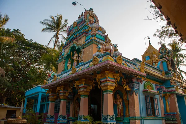 Templo indio en la calle. Mawlamyine. Myanmar. Birmania . —  Fotos de Stock