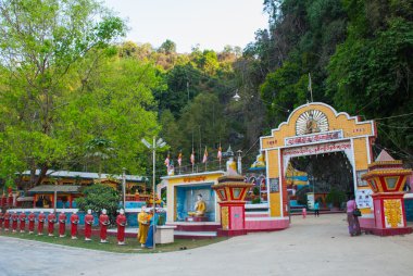 Mağaranın girişini. HPa-An, Myanmar. Burma