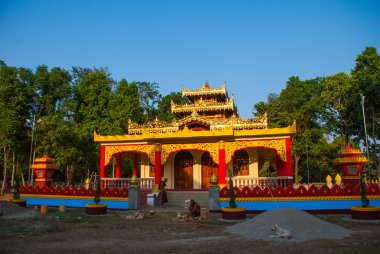Küçük bir pagoda. HPa-An, Myanmar. Burma