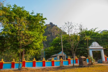 Küçük bir pagoda. HPa-An, Myanmar. Burma