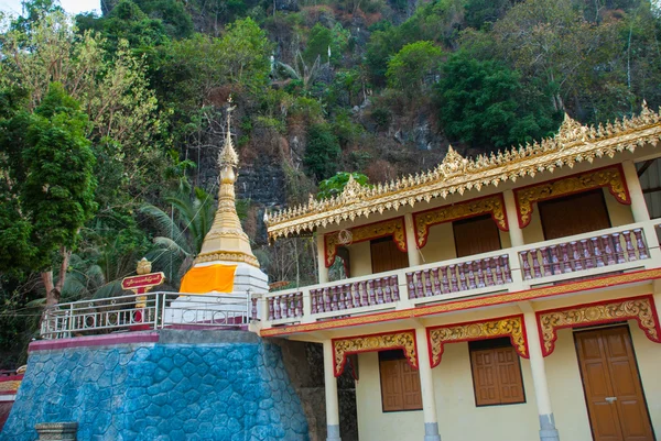 Ένα μικρό παγόδα. HPa-An, Μιανμάρ. Βιρμανία — Φωτογραφία Αρχείου