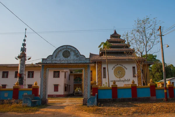 Egy kis pagoda. HPa-An, Mianmar. Burma — Stock Fotó