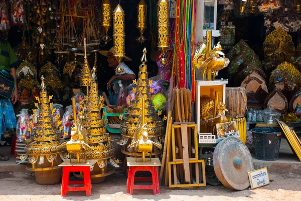 Mooie religieuze sieraden en standbeelden. Myanmar. Birma. — Stockfoto