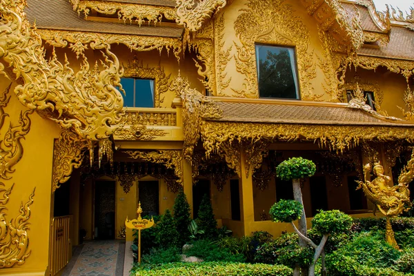 O Palácio Dourado. Casa de banho. Chiang Rai, Tailândia . — Fotografia de Stock