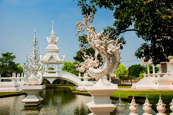 Wat Rong Khun, alias El Templo Blanco. Chiang Rai, Tailandia . — Foto de Stock