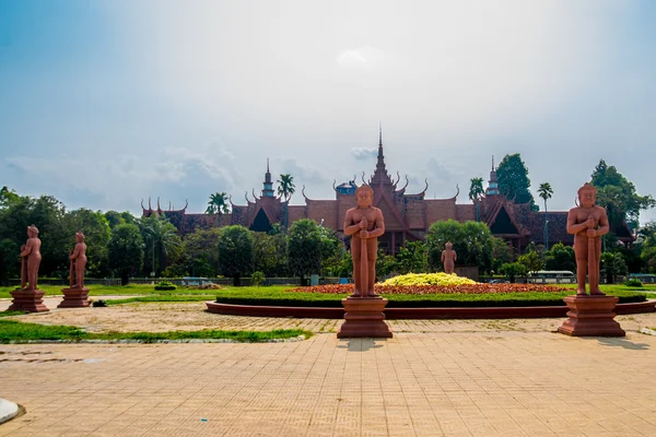 Museo Nacional de Camboya. Sala Rachana. Phnom Penh, Camboya — Foto de Stock