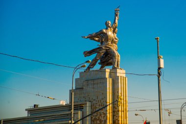 Moskova'da Anıt İşçi ve Kolektif Çiftlik kadın. Rusya.