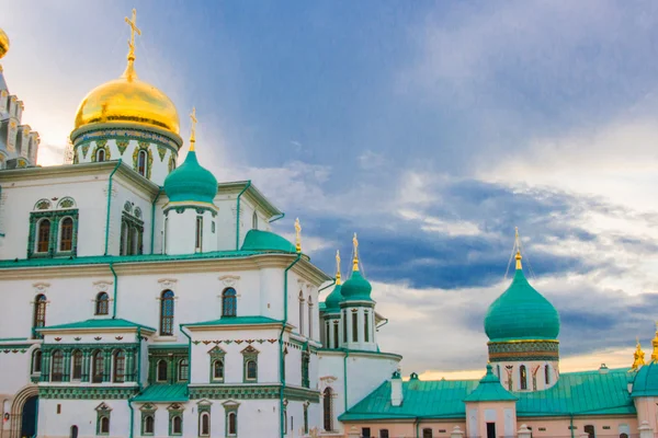 新斯帕斯基修道院。救世主的新修道院。俄罗斯。伊斯特拉. — 图库照片