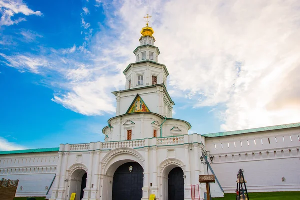 Novospassky monastery. New monastery of the Saviour. Russia. Istra. Fortress gate — Zdjęcie stockowe