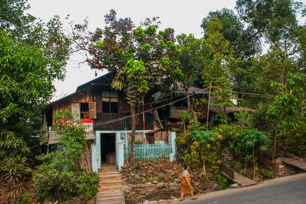 Sokak evleri ile. Mawlamyine. Myanmar. Burma. — Stok fotoğraf